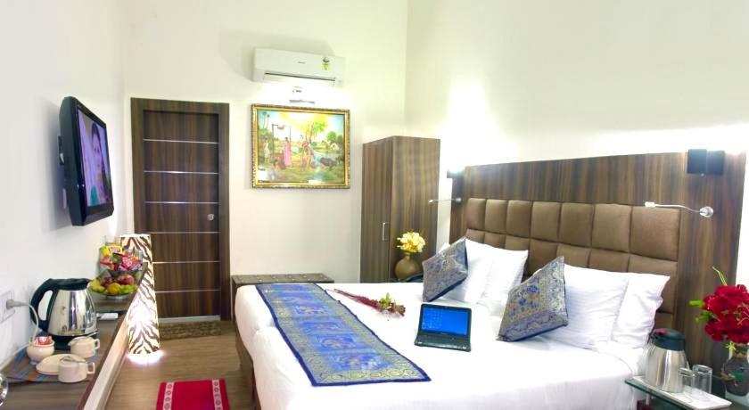 Hotel Whitehouse Ac Family Room 阿格拉 外观 照片