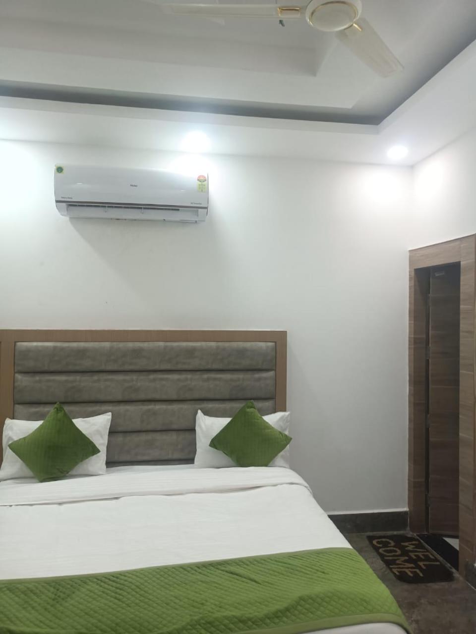 Hotel Whitehouse Ac Family Room 阿格拉 外观 照片