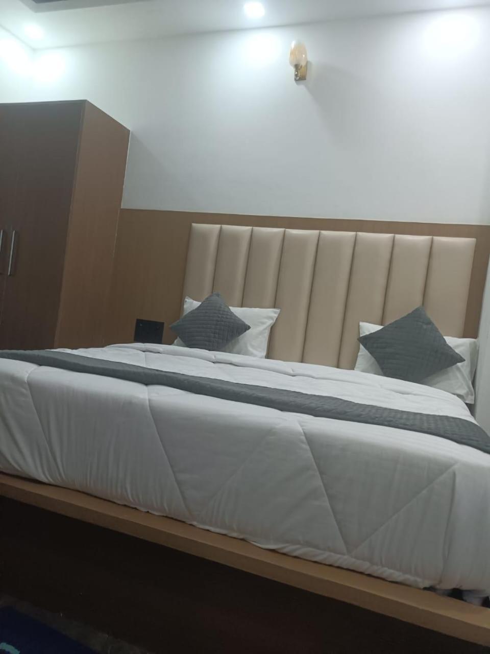 Hotel Whitehouse Ac Family Room 阿格拉 外观 照片