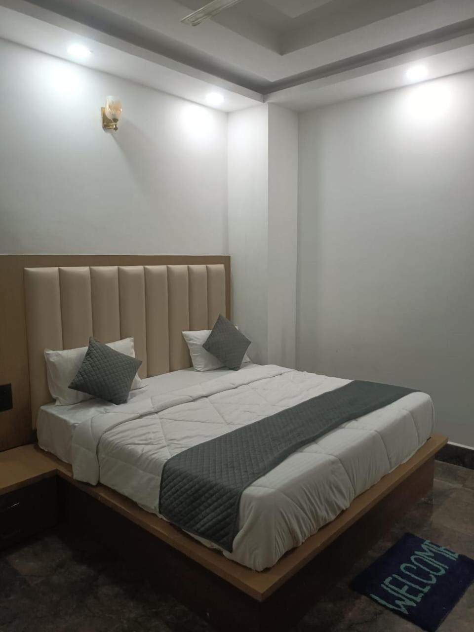 Hotel Whitehouse Ac Family Room 阿格拉 外观 照片